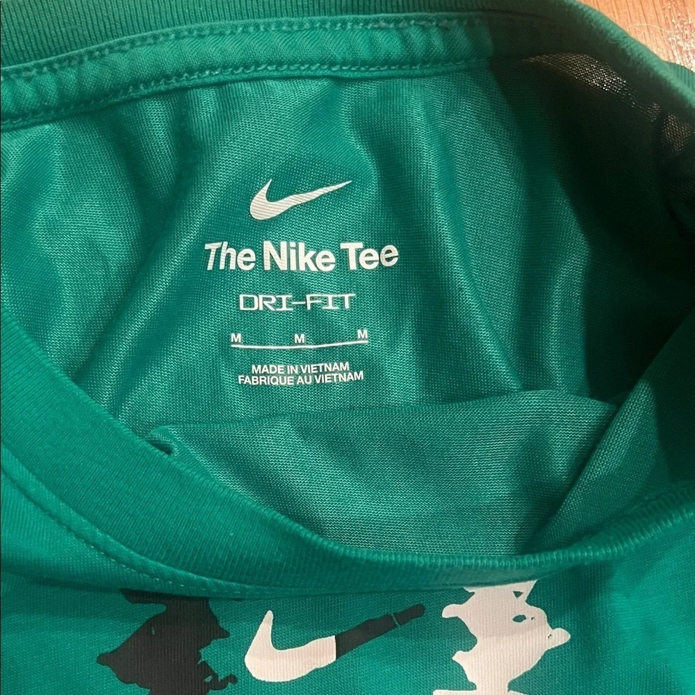 Nike Graphic Green Men's Short Sleeve Tee